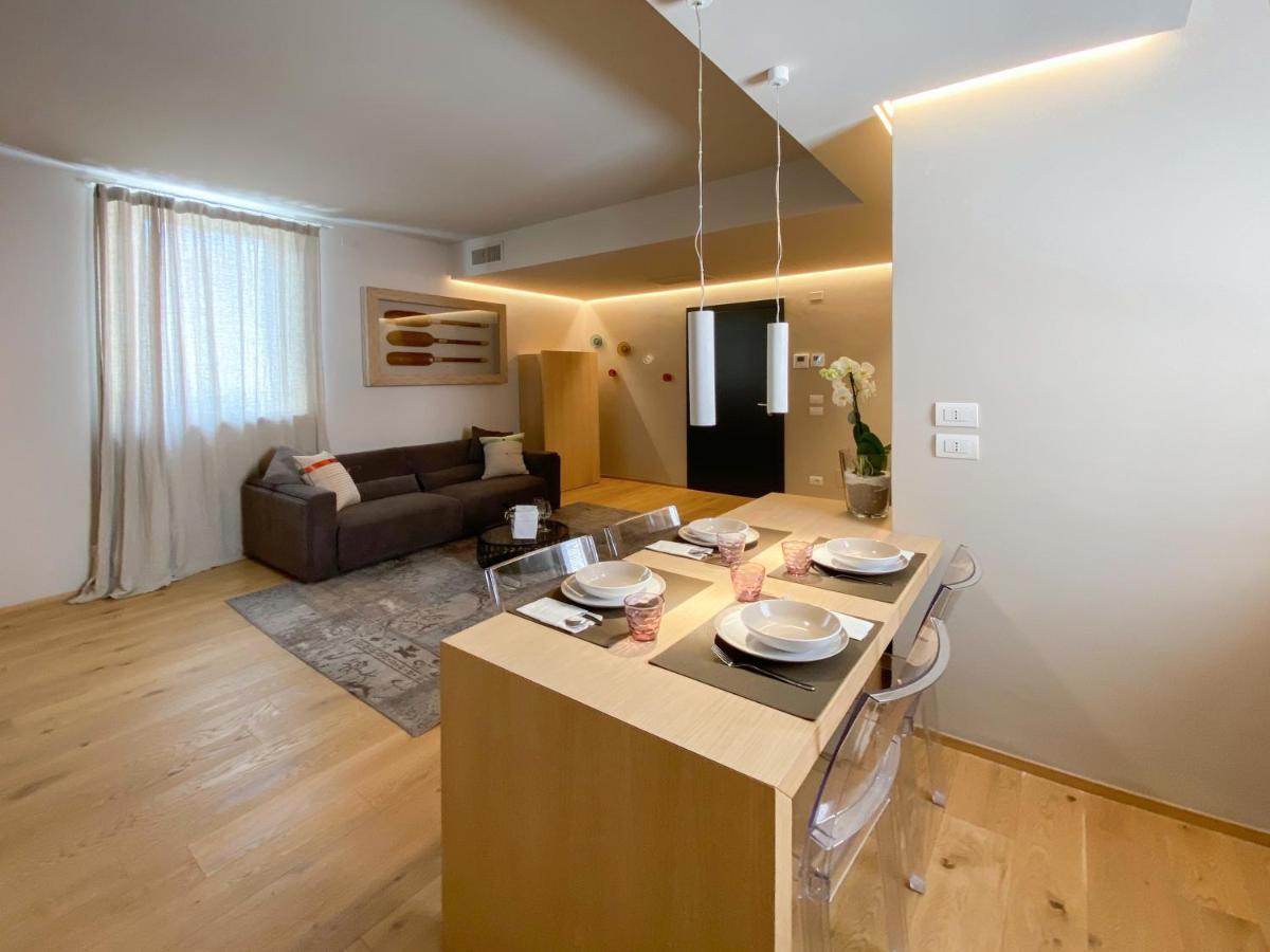 Time To Be - Luxury Apartments Centro Storico بسكييرا ديل غاردا المظهر الخارجي الصورة